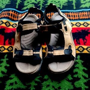 Red Head Sandals, Size 8 Tan & Black